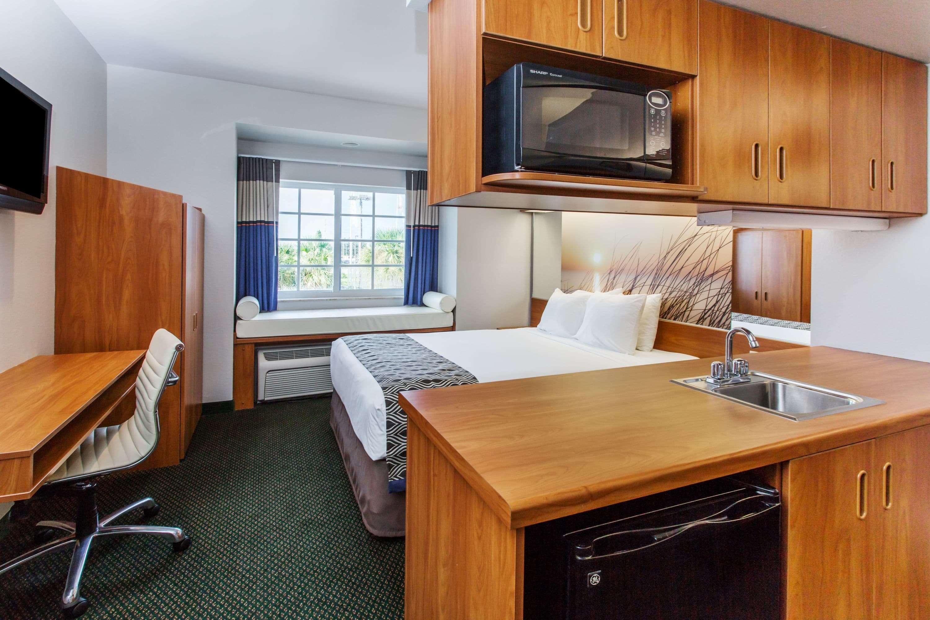 Microtel Inn & Suites By Wyndham Port Charlotte Punta Gorda Bagian luar foto